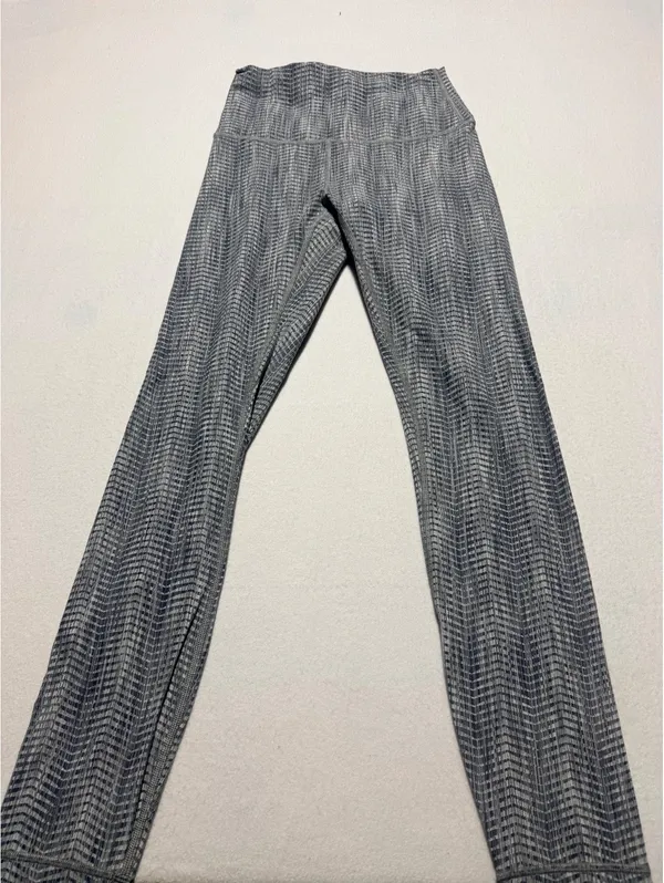 Lululemon Women's Gray Patterned High-Rise Leggings Size 4 - Image 4