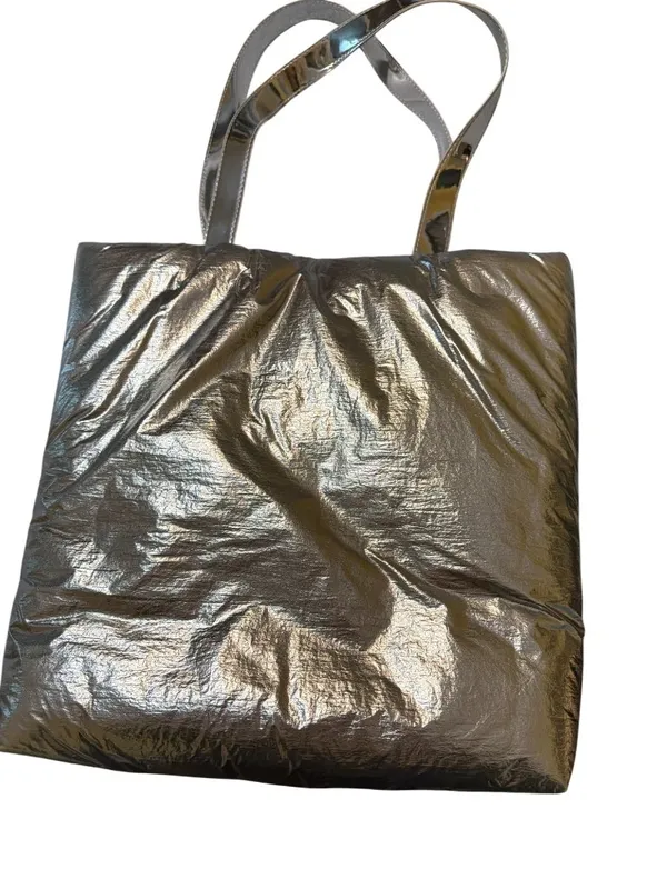 Clinique Silver Metallic Puffer Style Tote Green Interior Snap Closure NWOT - Image 3