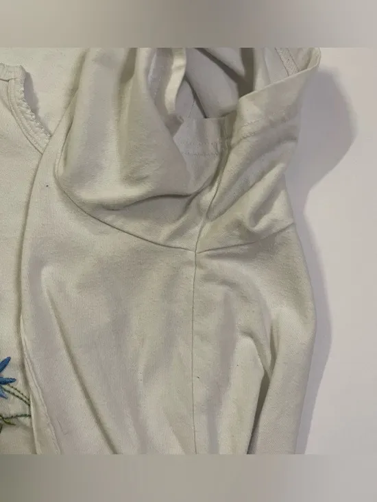 *Vintage* Shenanigans White Cotton Blend Tee with Embroidered Flowers size L - Image 8