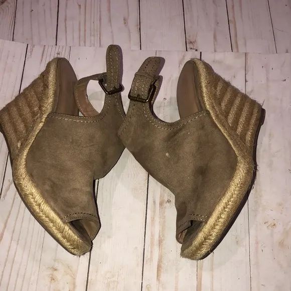 Universal Threads tan open toe wedge sandal - Image 3