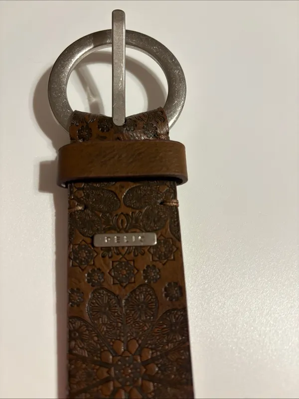 Relic Fossil women's "Starry Snowflake" embossed brown faux leather belt large - Image 7