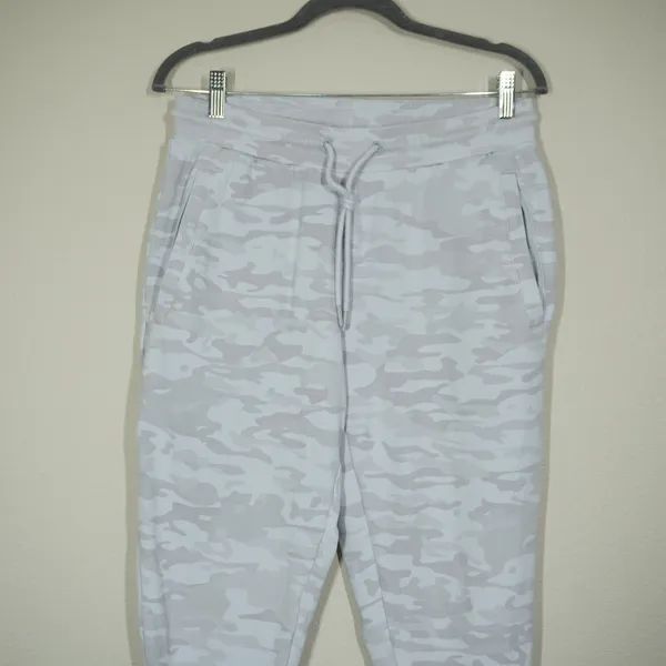 Alphalete Women's Size Large Grey Camo Joggers Tapered Athletic Sweatpants Gym - Image 2