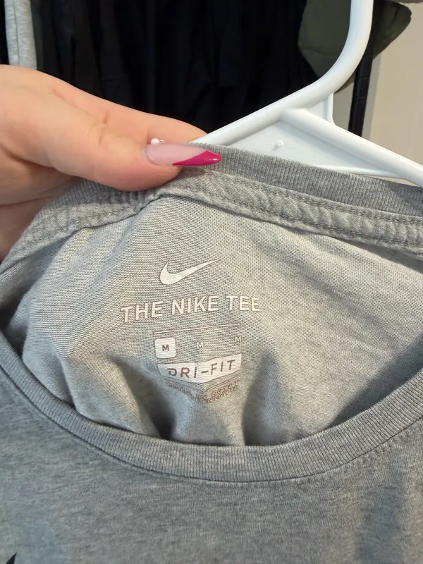 grey nike tee  - Image 2
