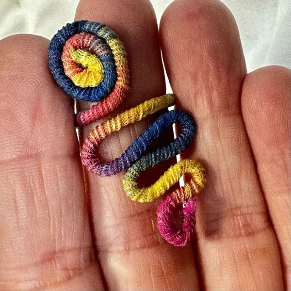 Colorful snake threaded ring - Image 4