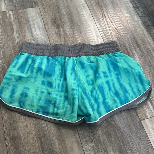Under Armour shorts blue and green tie dye large - Image 3