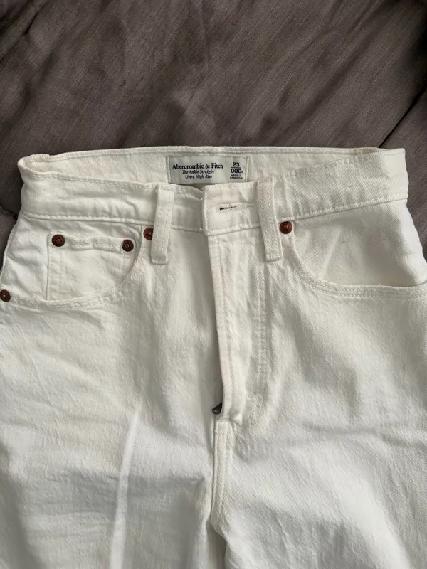 Abercrombie Jeans - Image 3
