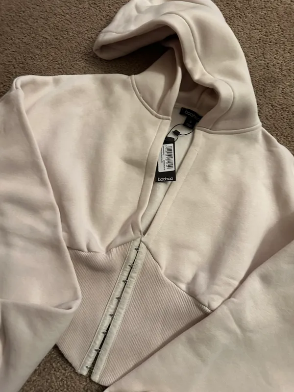 Boohoo Cream Sweatshirt - Image 2