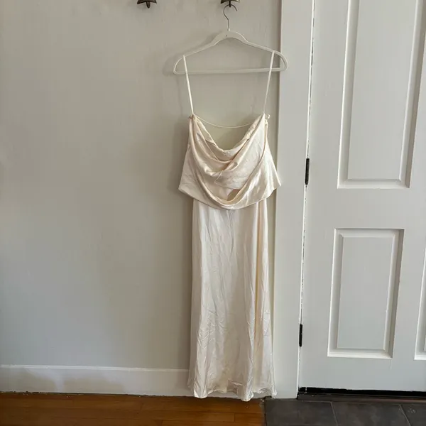 NWT Selfie Leslie Damsel Reverse Halter Maxi Dress Oyster - Image 9