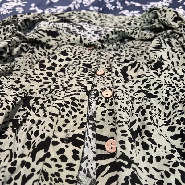 Green and black leopard button up blouse Size XXL - Image 3