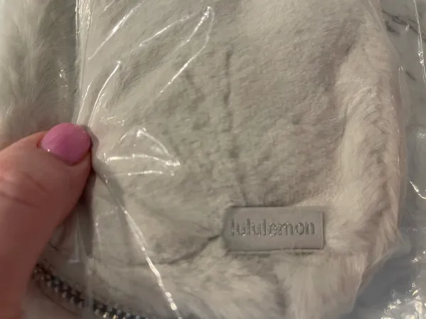 Lululemon Sherpa Belt Bag Everywhere 1L Fleece Ivory - Image 2
