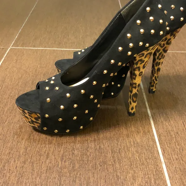 Size 8.5 beautiful platform heels Black - Image 2