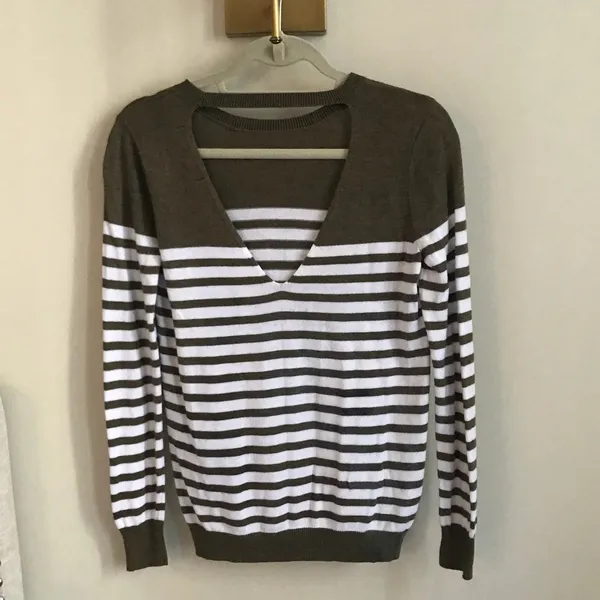 GUESS Keyhole Olive & White Striped Sweater Sz S - Image 3