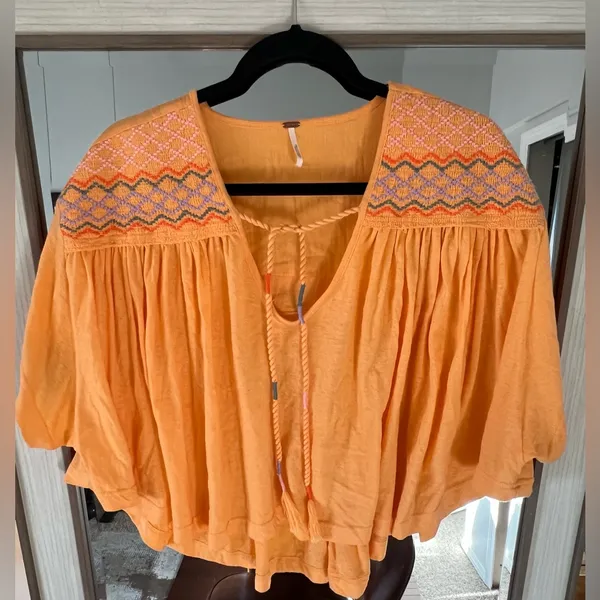 Free People Cropped Flowy Embroidered Top size Small Peach/Orange tie front - Image 2