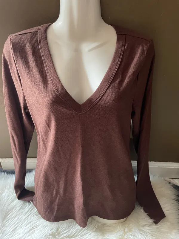 OLD NAVY • T-SHIRTS Women brown V-neck long sleeve knit - Image 4