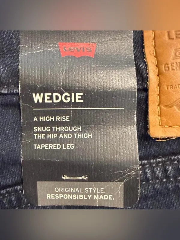 Levi's Women’s Wedgie High Rise Dark Blue Jeans 28 NWT - Image 3