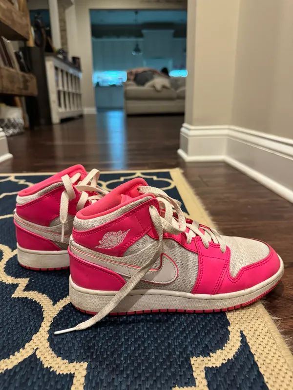 hot pink  shoes - Image 2