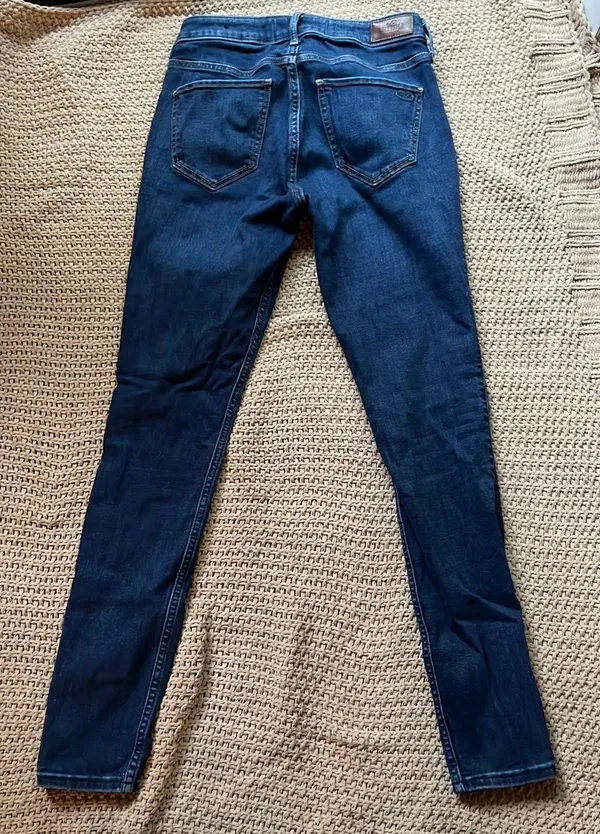Hollister Jean - Image 3