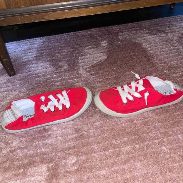Stylish Red Women's Sneakers Size 6 - Image 3