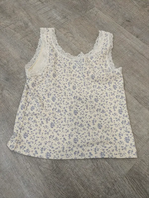 Brandy Melville Cream Floral Lace Trim Tank Top - Image 2
