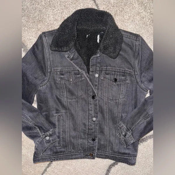 Old Navy Black Sherpa-Lined Black Denim Jacket - Image 4