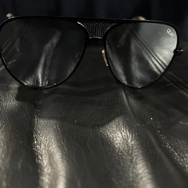 Quay Iconic 126 Black Frame Blue Lens - Image 9
