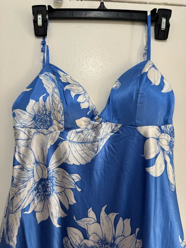 Sincerely Jules floral satin dress white and blue size M - Image 3