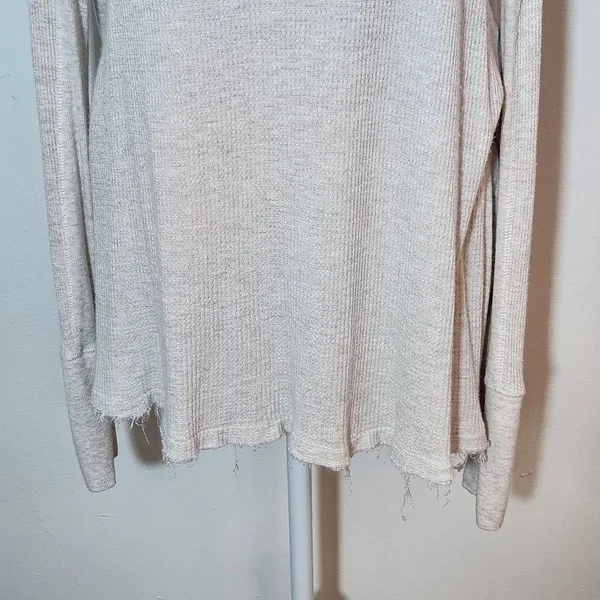 Free People We the Free Oatmeal Distressed Long Sleeve Scoop Neck Top Size Medium - Image 5