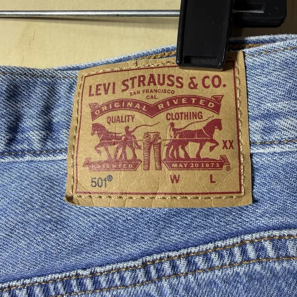 Levi’s 501 Women’s Denim Cut Off Shorts W33 Distressed Frayed Hem Blue‎ - Image 11