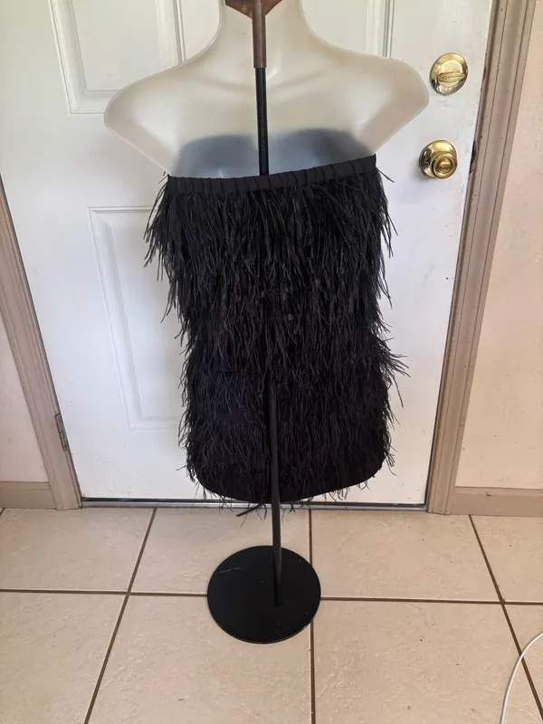 Med Gianni Bini feather skirt set - Image 2