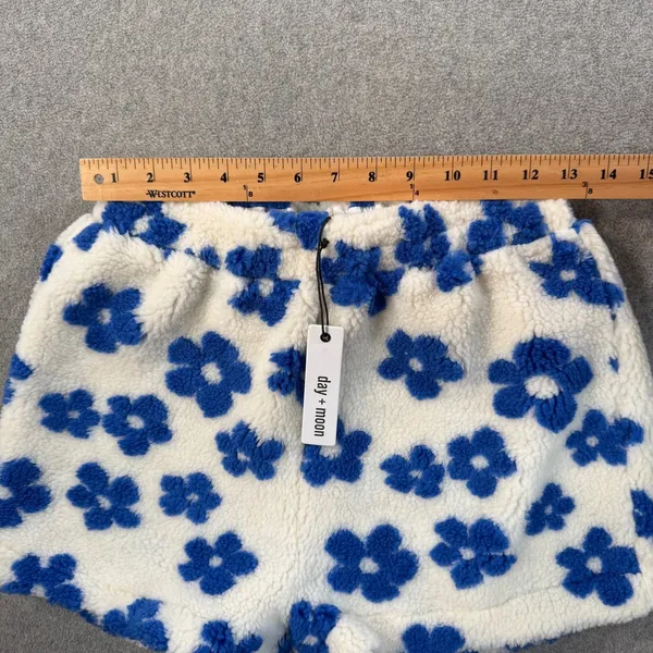 Day + Moon Size Small Cream Blue Floral Sherpa Fleece Lounge Shorts High Rise - Image 3