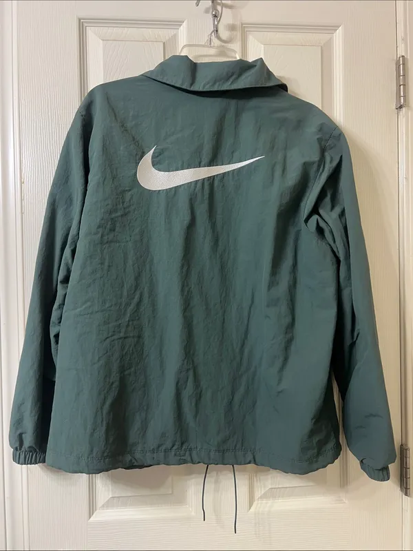 Nike Women's Sportswear Essential UV Protection Woven Coach Jacket - Image 3