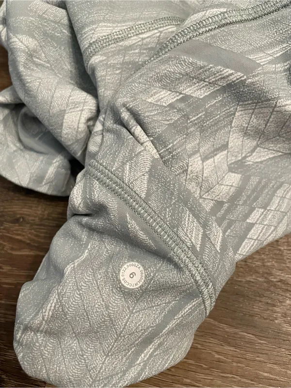 Lululemon Swift Speed High-Women's Patterned Performance Shorts Size 6 - Image 5