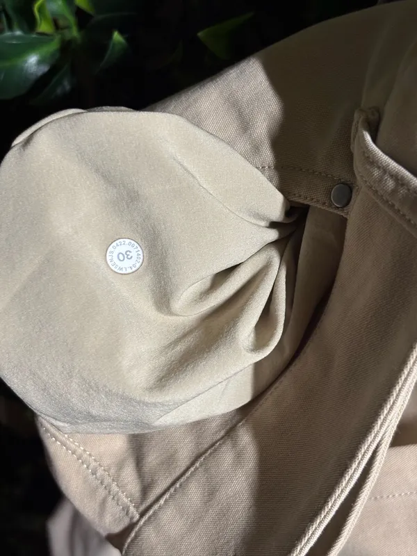 Lululemon Athletica Khaki Work Pants Wide Leg Size 30 - Image 4
