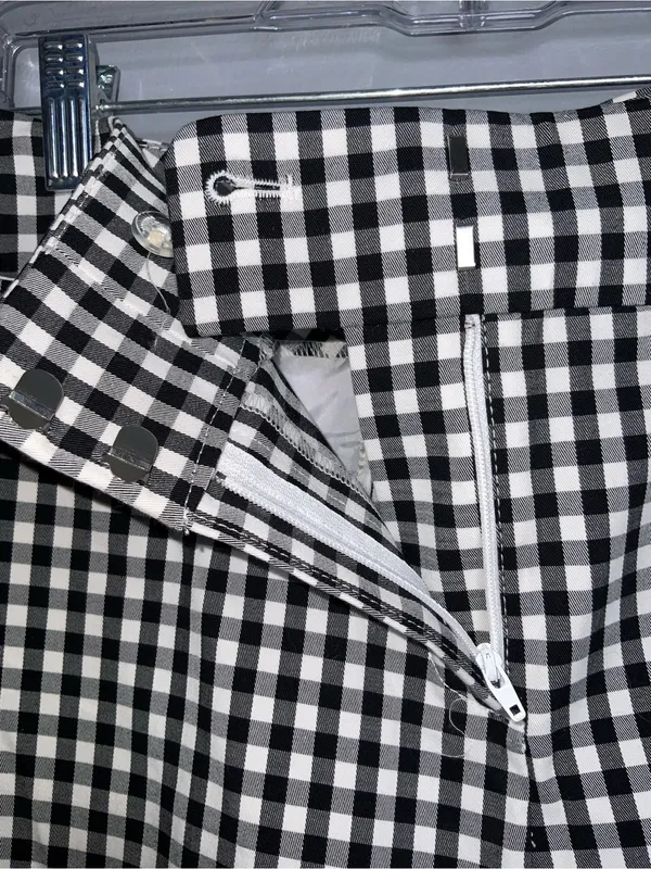 Ann Taylor Black & White Gingham Capri Size 8 - Image 5