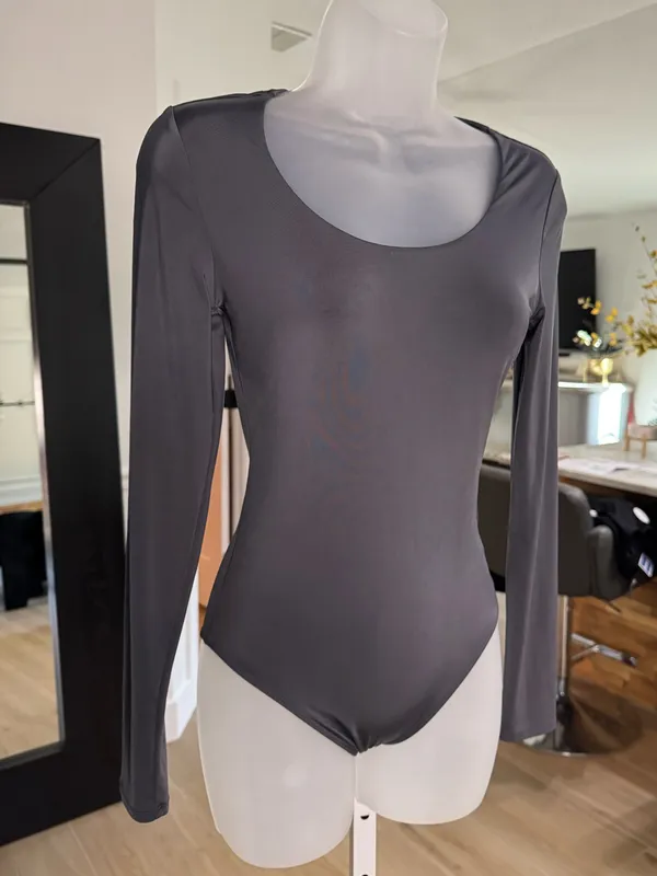Express Body Contour Scoop Neck Long Sleeve Thong Bodysuit, Gray. Size XS - Image 6