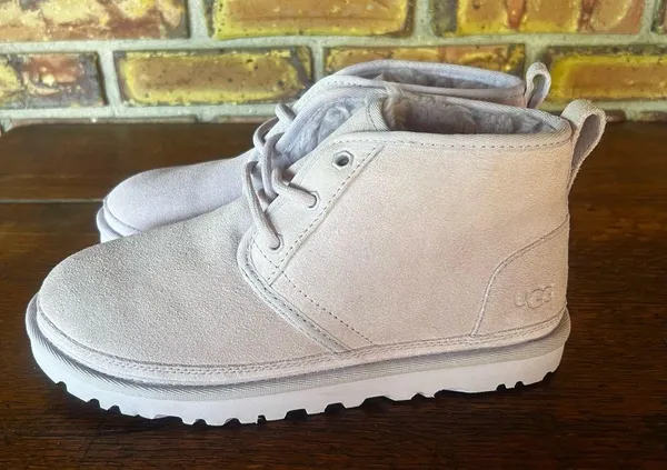 UGG Neumel Women's Boot Size 7 #241A - Image 5