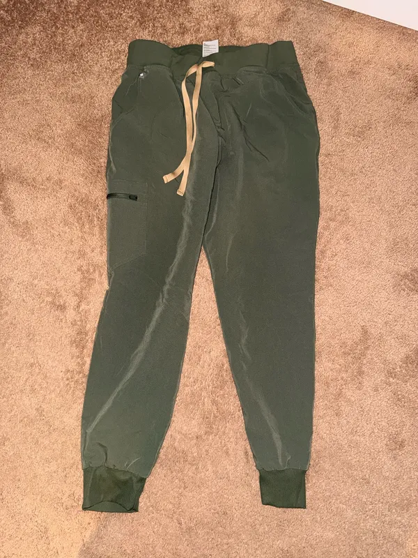 FIGS Scrubs Set - Image 6