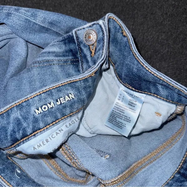 NWT American Eagle Stretch Mom Jeans Size 4 High Rise Medium Wash Distressed - Image 9