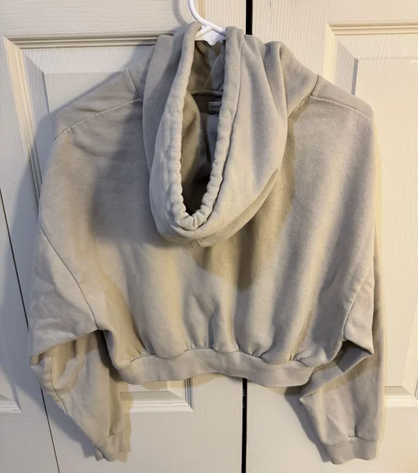 Levi’s Tan Cropped Hoodie - Image 3