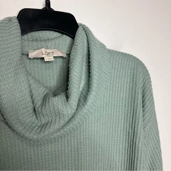 Loft‎ waffle knit cowl knit top green size medium - Image 7