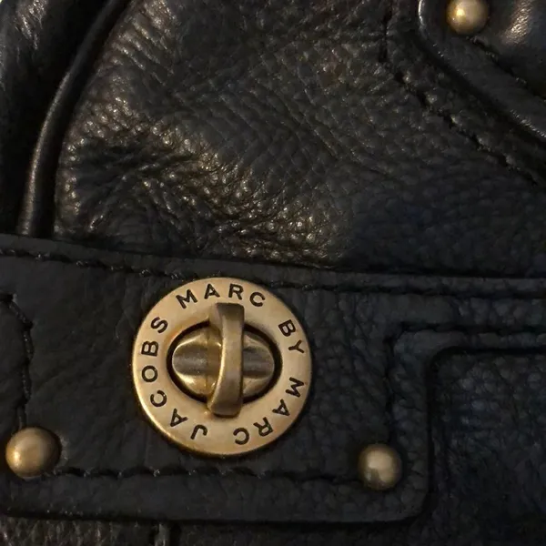 MARC BY MARC JACOBS Totally Turnlock Core Bowler Bag Blk Leather Brass Hardware - Image 2