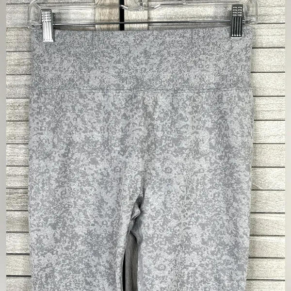 Women's Gray Stretchy Scrunch Butt Leggings-Large - Image 2