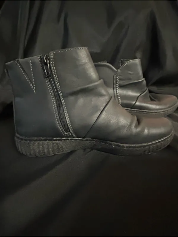 Clark’s Women’s Black Ankle Boots with Side Zip SZ 8 - Image 4