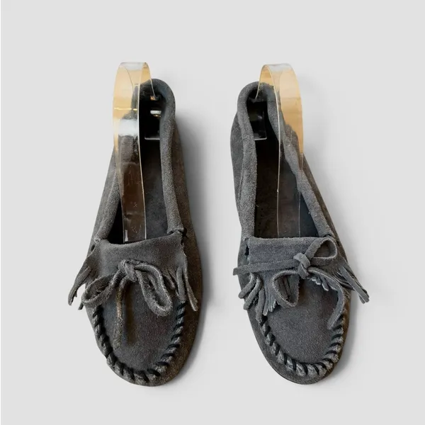 Minnetonka Suede Kilty Hardsole Moccasins Gray Rubber Sole Women's Size 7.5 - Image 5