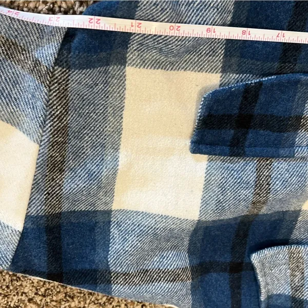 Blue and White Plaid Shacket Jacket size medium, button up, faux pockets - Image 4