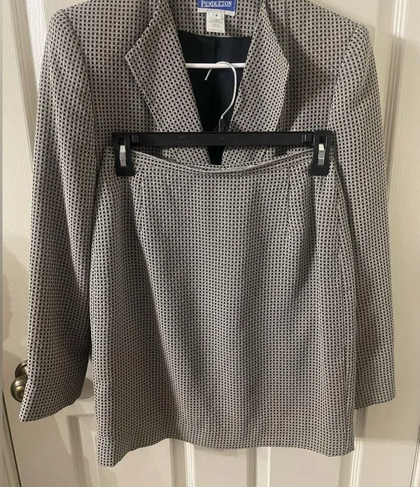 Pendleton Vintage Skirt Suit Set Blazer and Skirt Size 4 - Image 4
