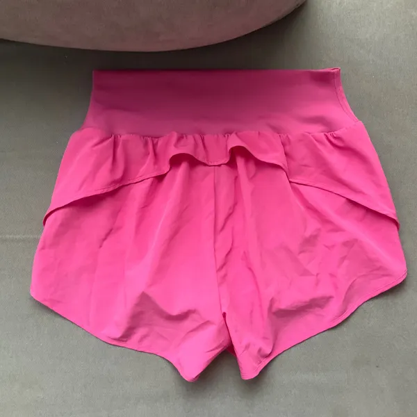 Alo Yoga Gold Medal Short Paradise Pink M - Image 5