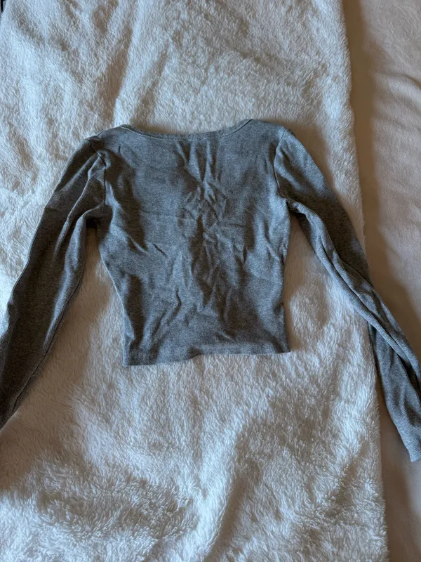 Edikted Grey Long Cropped Sleeve - Image 2