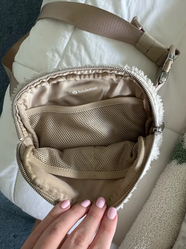 Lululemon Sherpa Belt Bag - Image 2