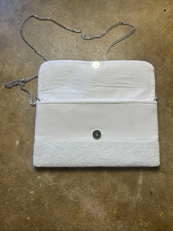 Beaded White Clutch with Red Lip Motif - Image 3
